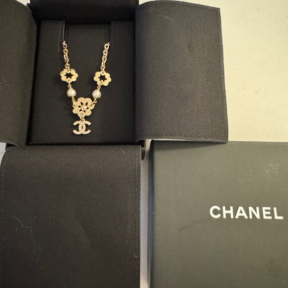 Authentic Chanel CC Floral & Pearl Necklace - Picture 7 of 10